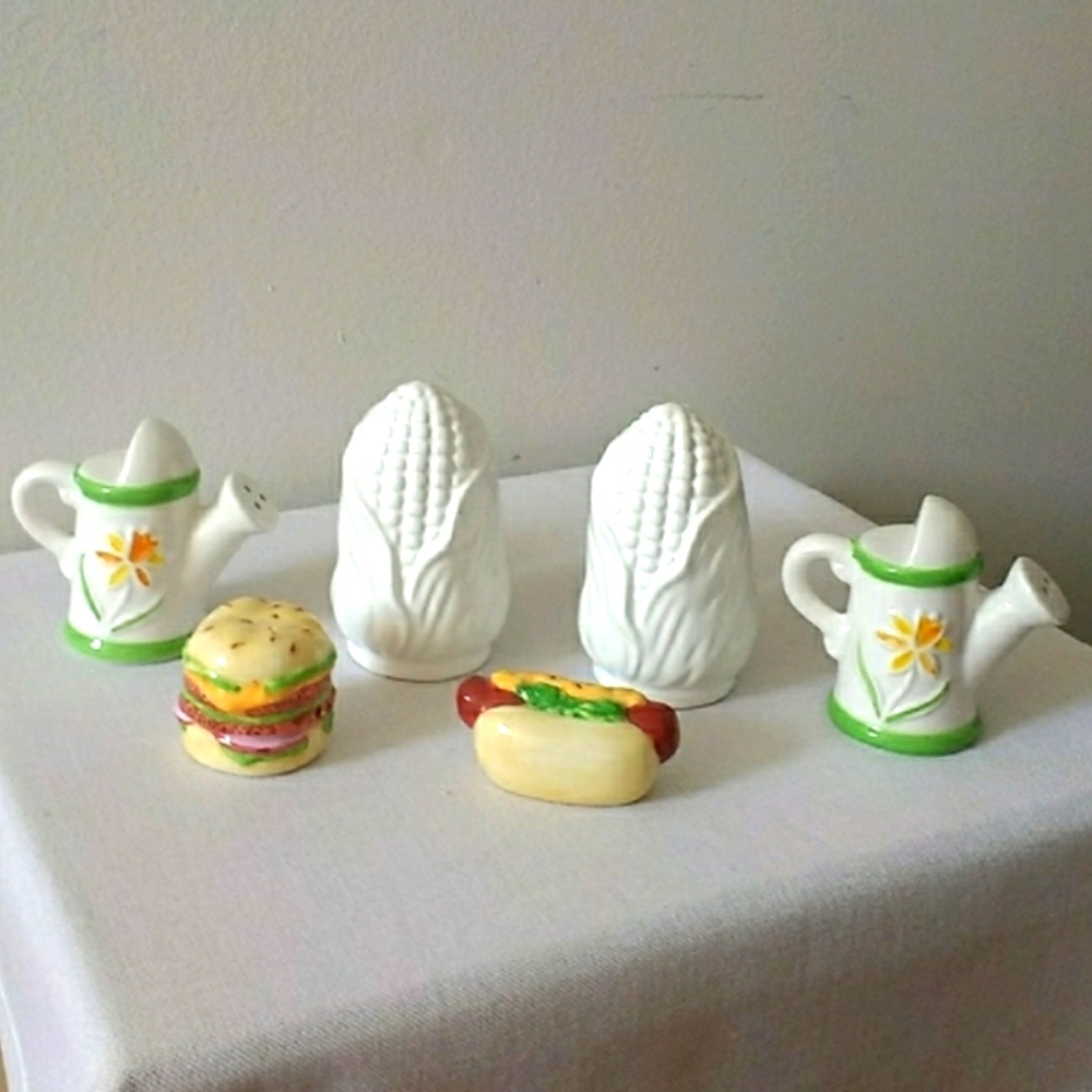 Novelty Ceramic Salt And Pepper Shakers